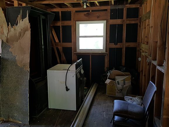 3rd image of 1114 Pinedale Dr SE