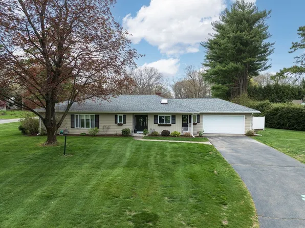 102 Primrose Dr, Longmeadow, MA 01106