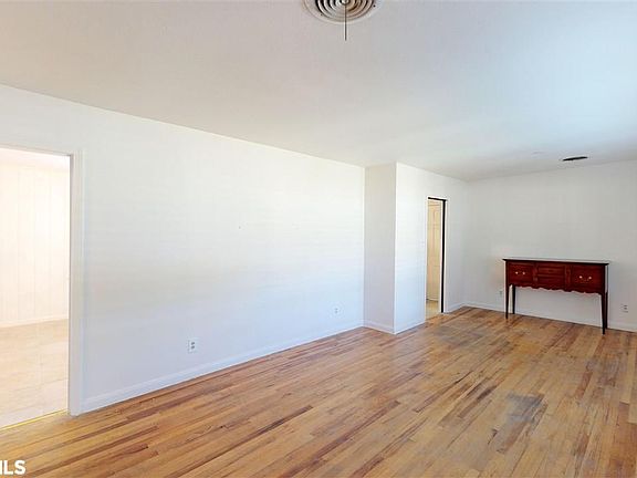 3rd image of 4400 Knob Hill Dr