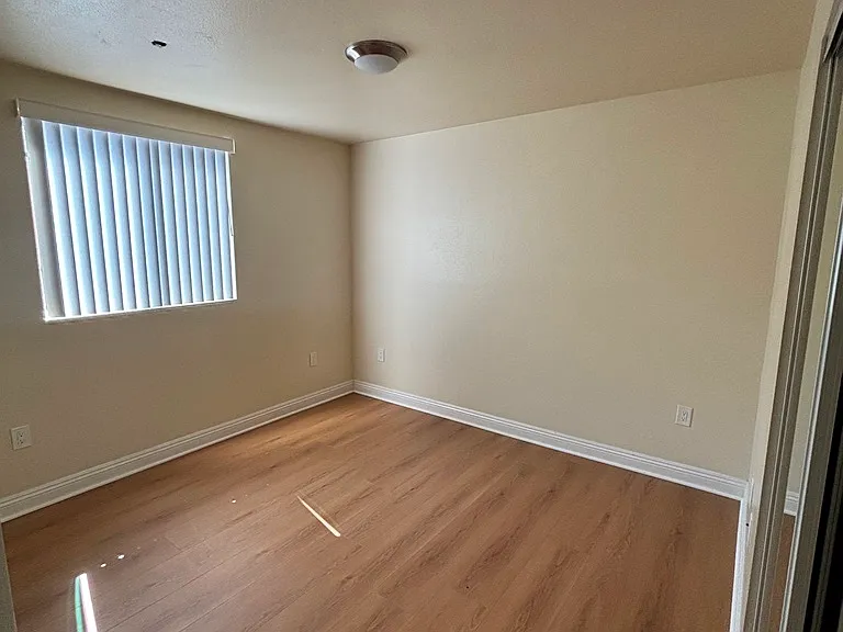 148 E 84th Pl — Photo 8