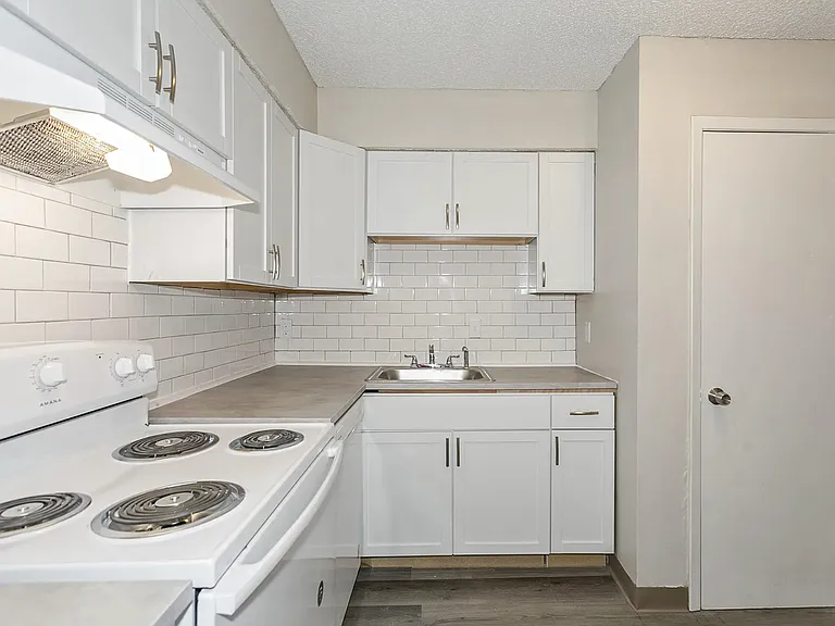 Stoneybrook Apartments — Photo 36