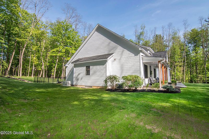 4th image of 15 Hovey Road