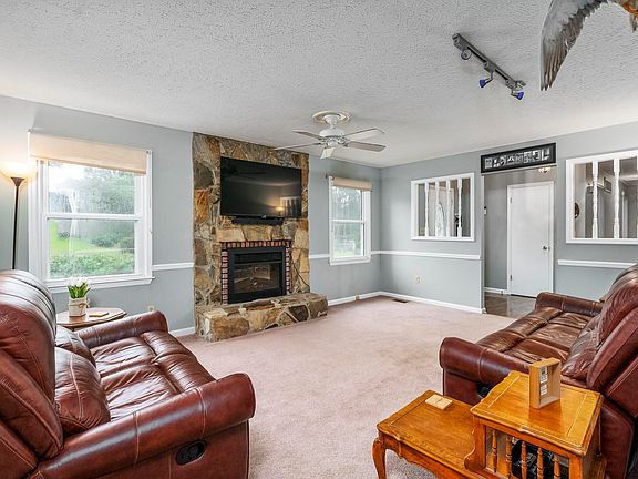 3rd image of 118 Millrace Cir