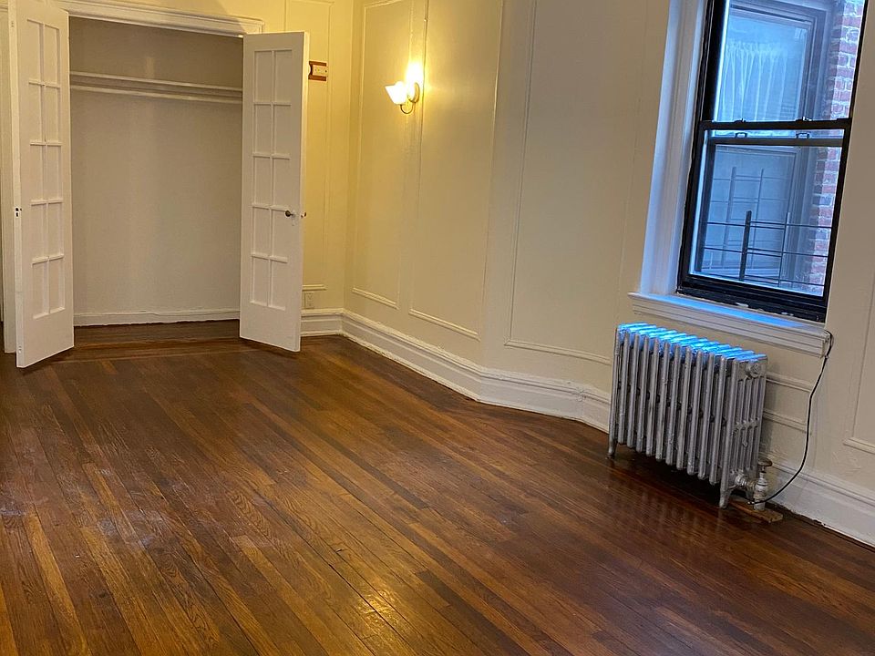 2nd image of 15015 Sanford Ave #Top
