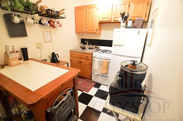 Rented by City Stop Realty | media 5