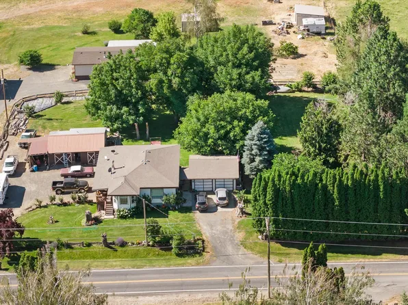 1010 Division Rd, Zillah, WA 98953