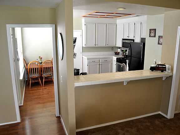 4th image of 272 Fieldstone Way APT A
