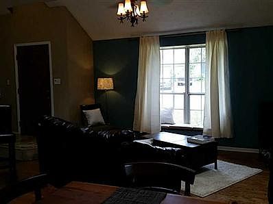 Family Room. Window seat!
