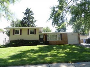 219 Granada Rd, Carpentersville, IL 60110