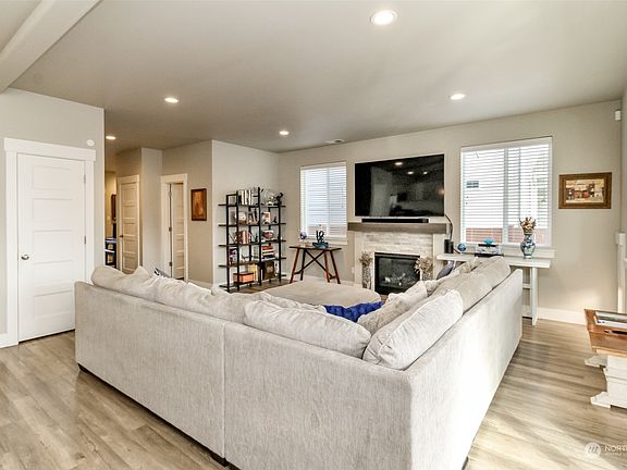 5th image of 6617 S Ferdinand Street