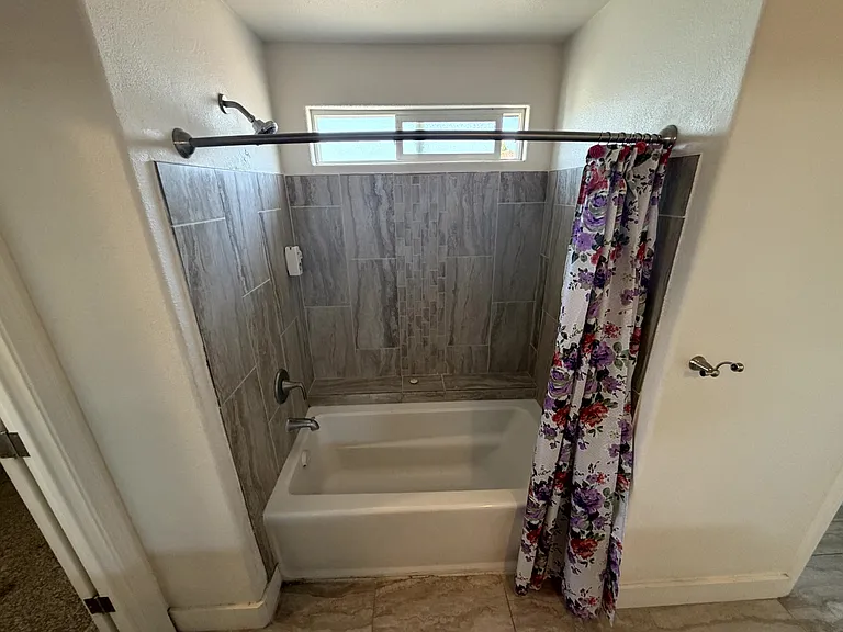 Tub/shower combination with upgraded tile surround.