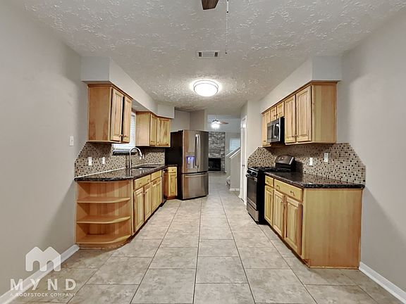 3rd image of 1904 Greenwood Dr