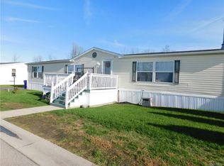 768 Willowbrook Dr, Lockport, NY 14094