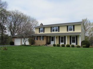 5 Chalet Cir, Rochester, NY 14618