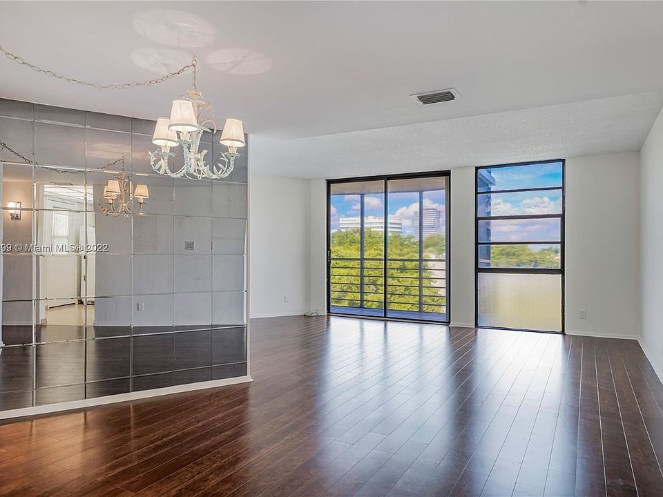 1st image of 20400 W Country Club Dr APT 518