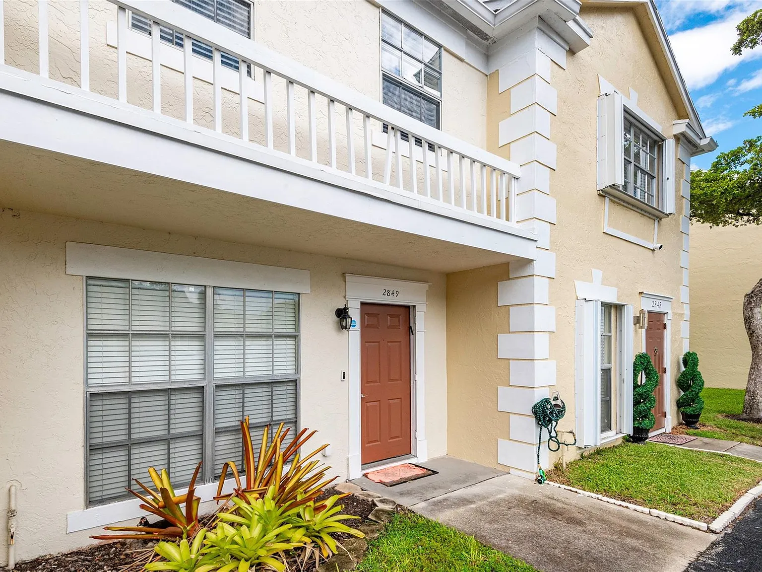 2 bed, 1.5 bath, 1088 sqft, $3,000 — Photo 1