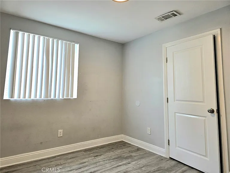 715 W 58th St — Photo 17