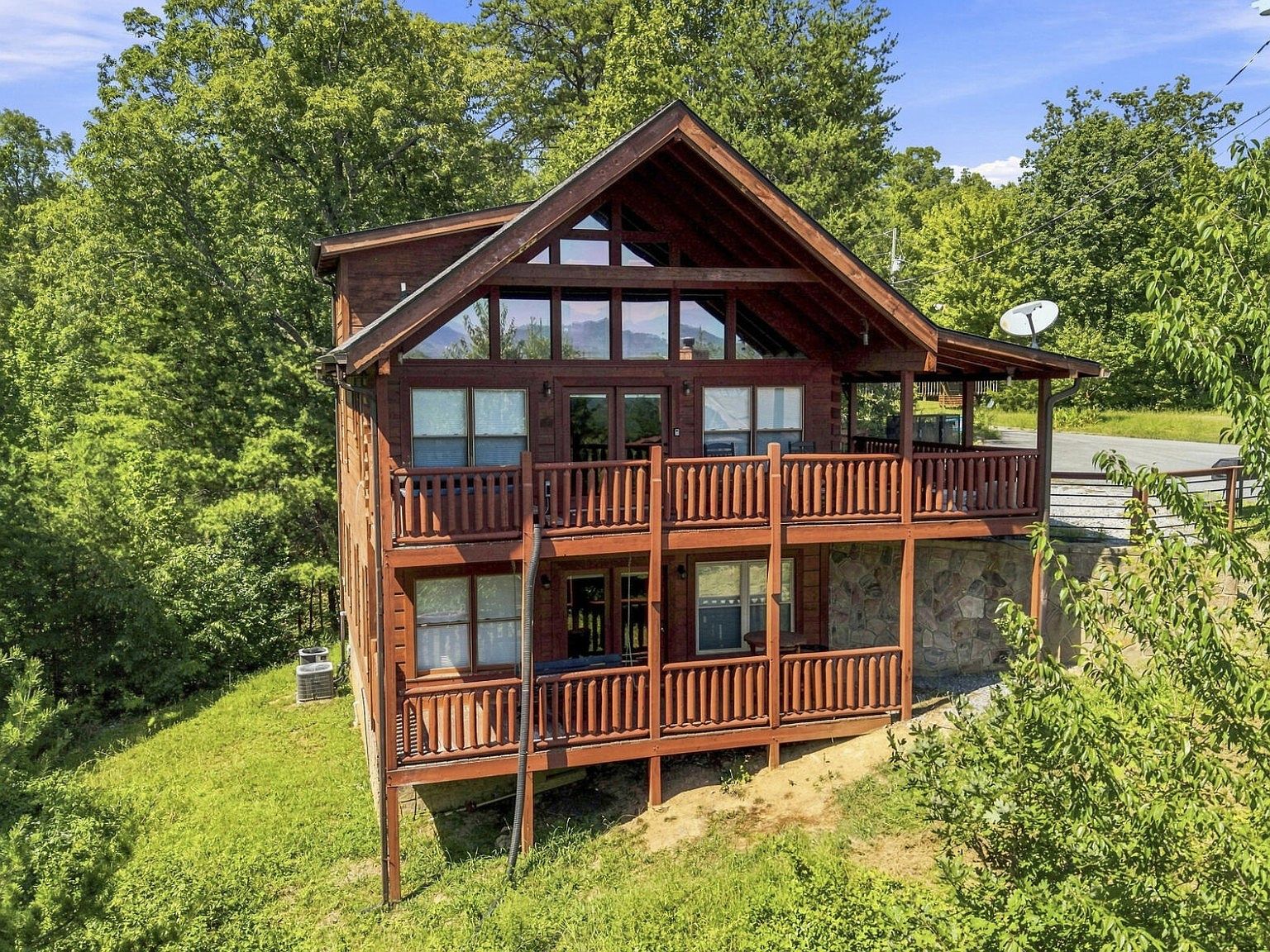 1713 Bear View Rd, Sevierville, TN 37876 | MLS #3541055 | Zillow