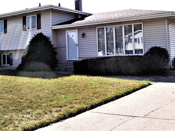 2nd image of 702 Briarwood Dr