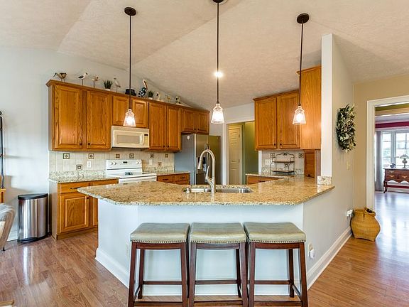 2nd image of 111 Leonard Ct