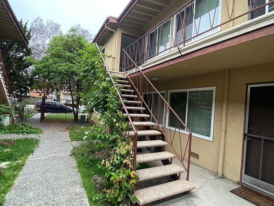 3570 Jasmine Ave #7