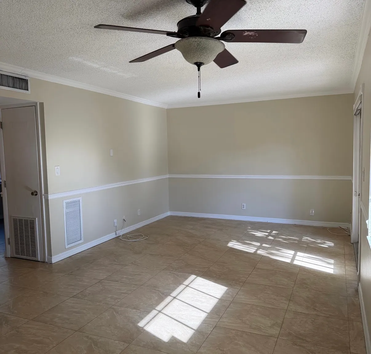2 bed, 1000 sqft, $2,200 — Photo 3