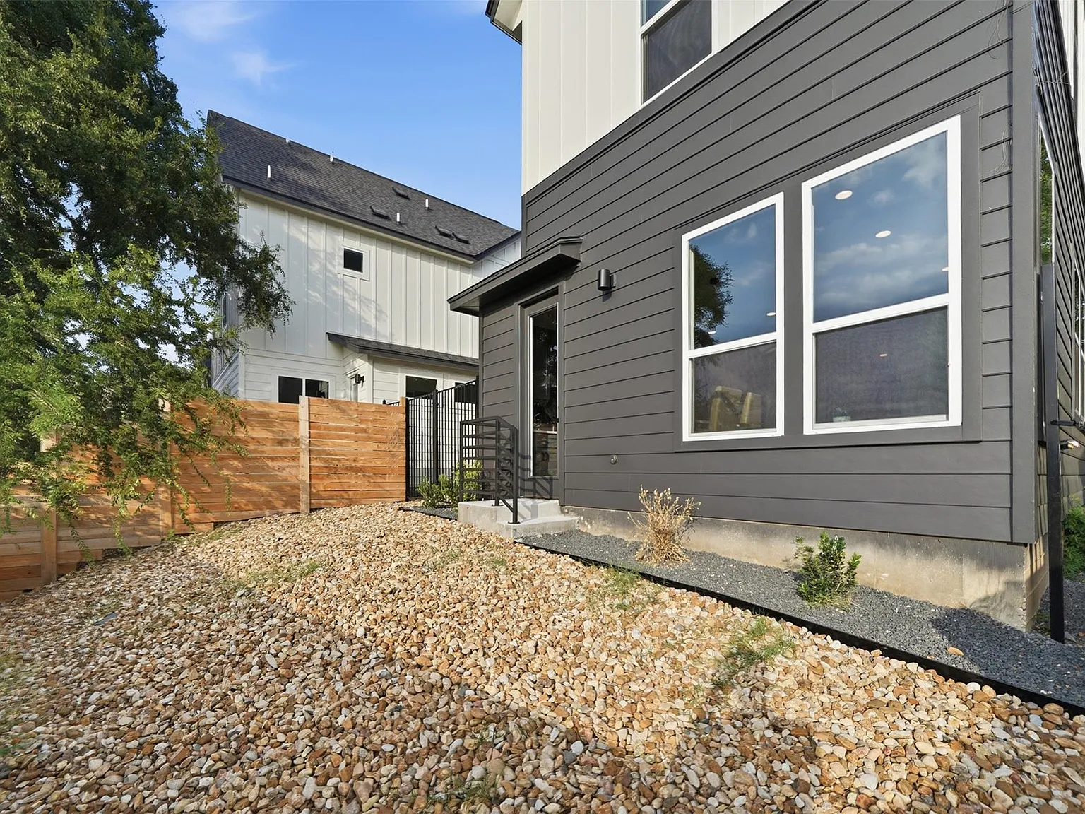 4 bed, 4.0 bath, 1834 sqft, $4,800 — Photo 2