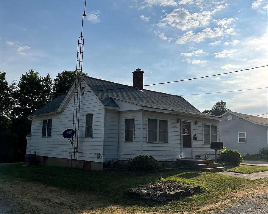 1st image of 609 Lee St
