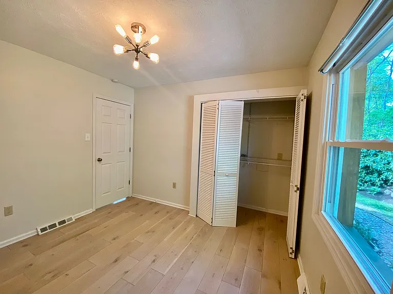 50 Ferncliff Dr — Photo 36
