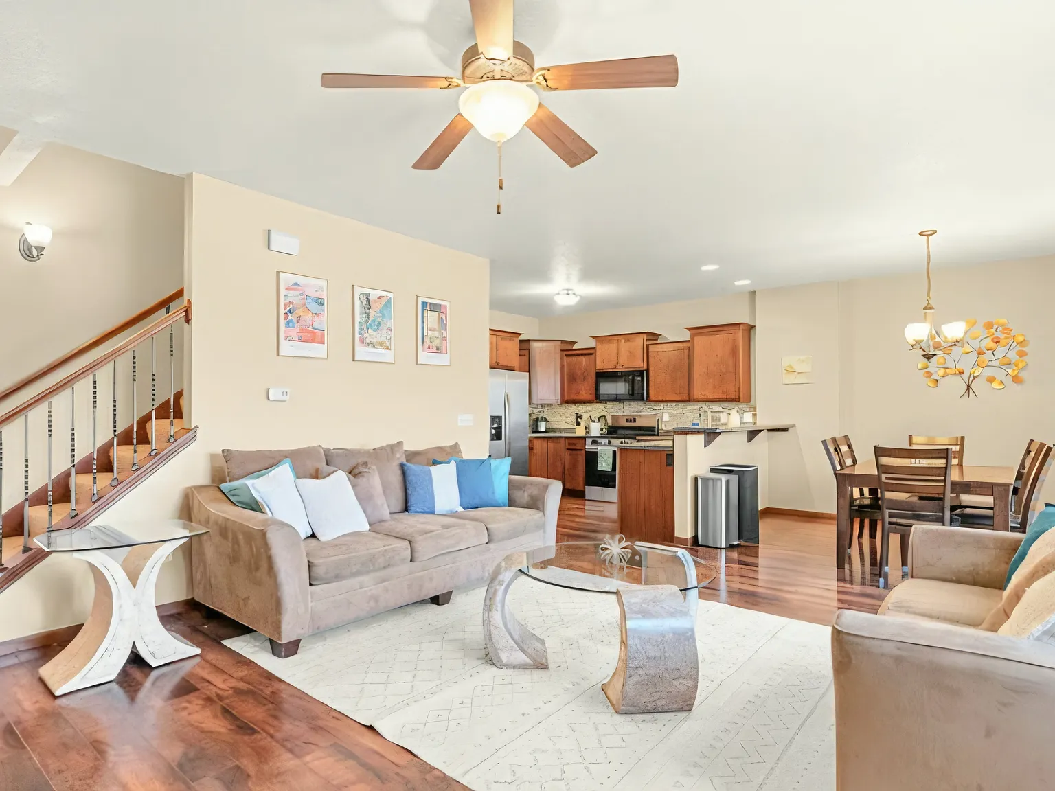4 bed, 3.5 bath, 2204 sqft, $3,800 — Photo 2