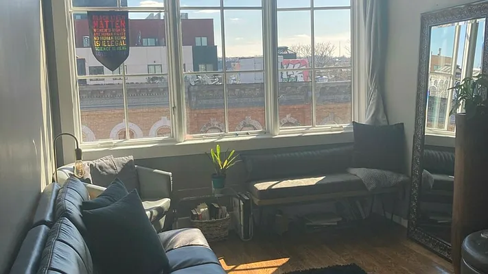 Rented by Nooklyn NYC LLC | media 12