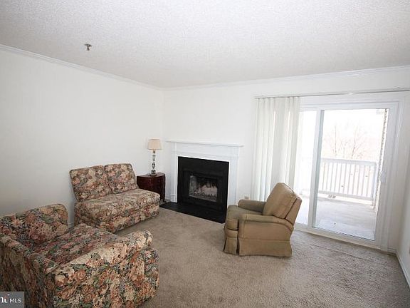 2nd image of 1504 Lincoln Way APT 405