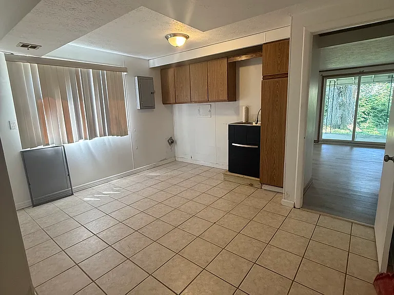 6580 Forest Glen Ave — Photo 8