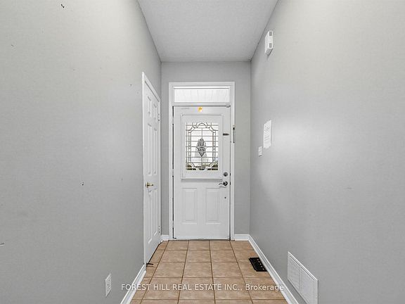 4th image of 40 Croker Dr S