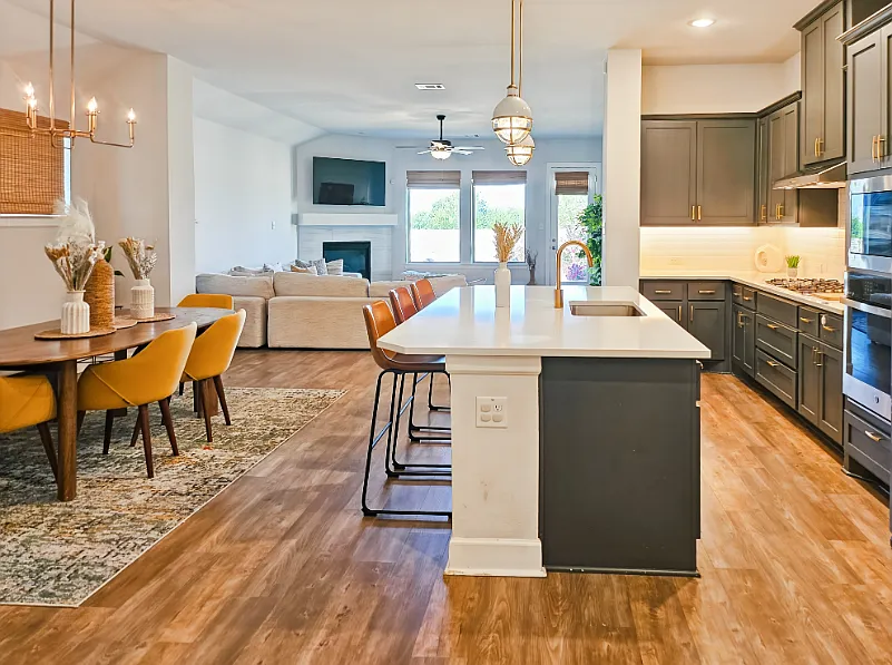 4 bed, 2232 sqft, $4,300 — Photo 4