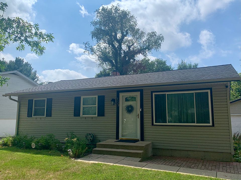 2nd image of 3329 New England Dr
