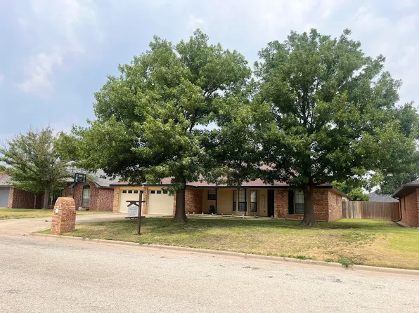 2408 Magan St, Plainview, TX 79072