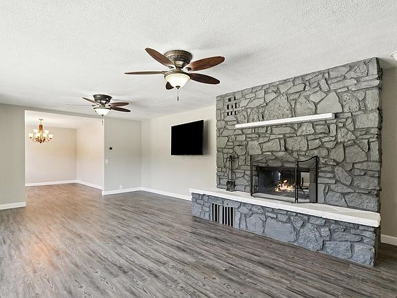 3rd image of 30220 Hillcrest Dr