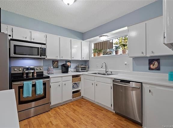 5th image of 6604 Point Comfort Ln #101