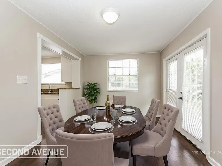 1021 Lake Forest Blvd — Photo 3