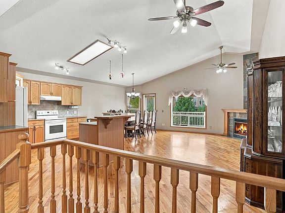 4th image of 407 E Lineham Acres Bay NW