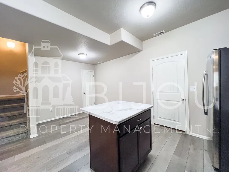 7661 Silver Larch Point — Photo 8