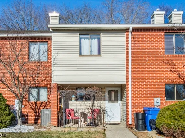 107 Nightingale Ct, Old Bridge Twp., NJ 08857