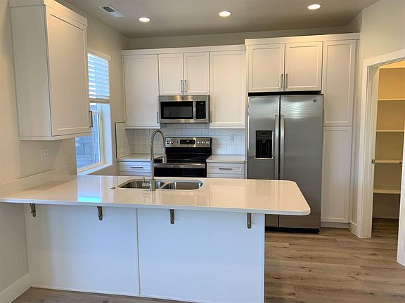 3rd image of 3884 Mustang Valley Dr