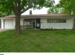 106 Magnolia Dr, Levittown, PA 19054