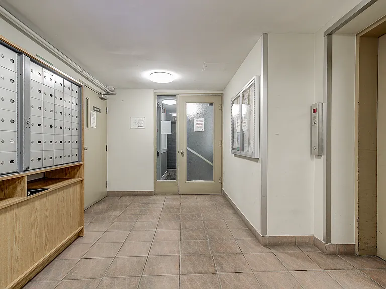 1639 Bloor St W — Photo 14