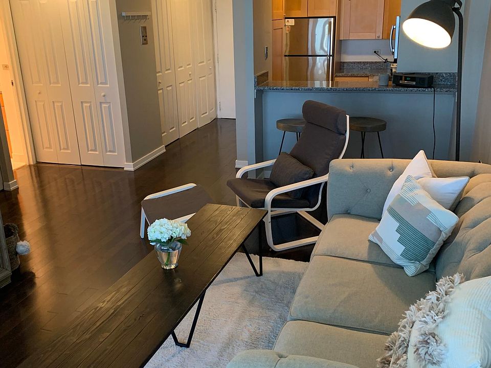1st image of 88 W Schiller St APT 907