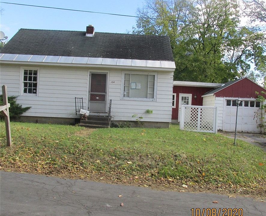 1st image of 104 Willard St E