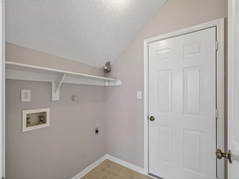 1537 Tallwood Cir — Photo 12