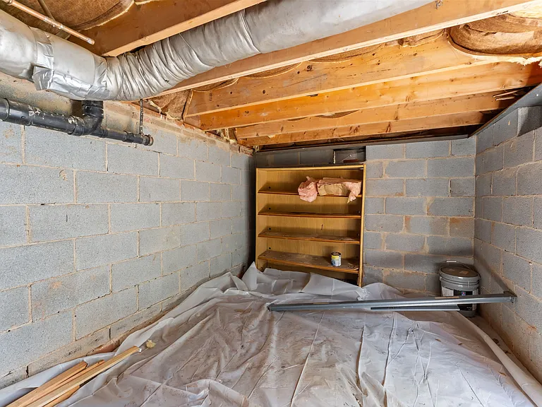 225 Arbutus Rd — Photo 43